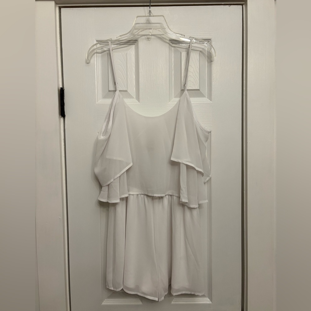 Show Me Your MuMu White Romper Size Large with Flutter Sleeves